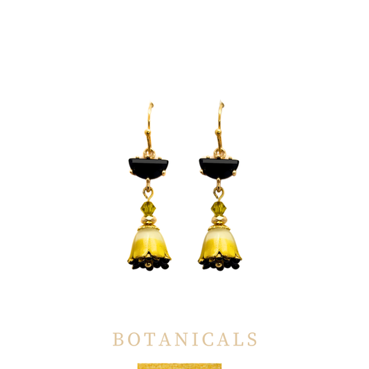 Trumpet flower with a half moon gem